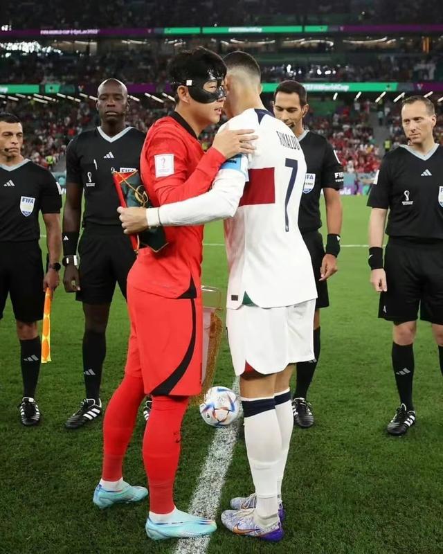 万博体育官网-驾鹤西去完整的歌词